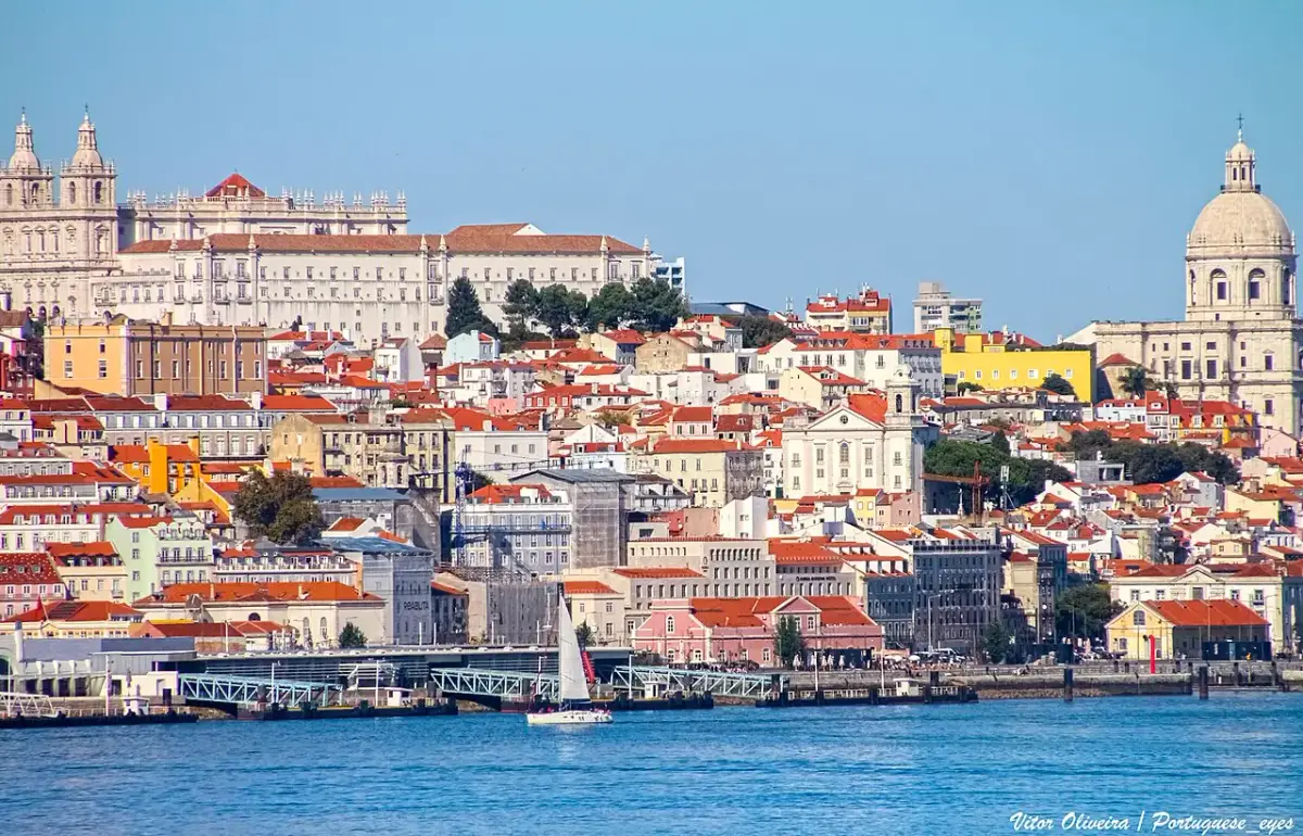 pt_lisbon_viewpoints_and_tram_streets.jpg